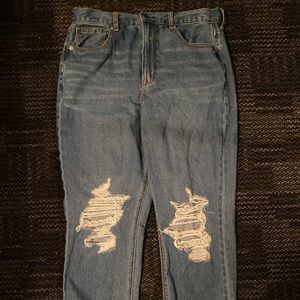 AE Mom Jean, distressed look, size 12 Short